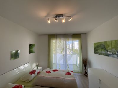 Möblierte, modern eingerichtete und komfortabel ausgestattete Wohnung direkt am Park