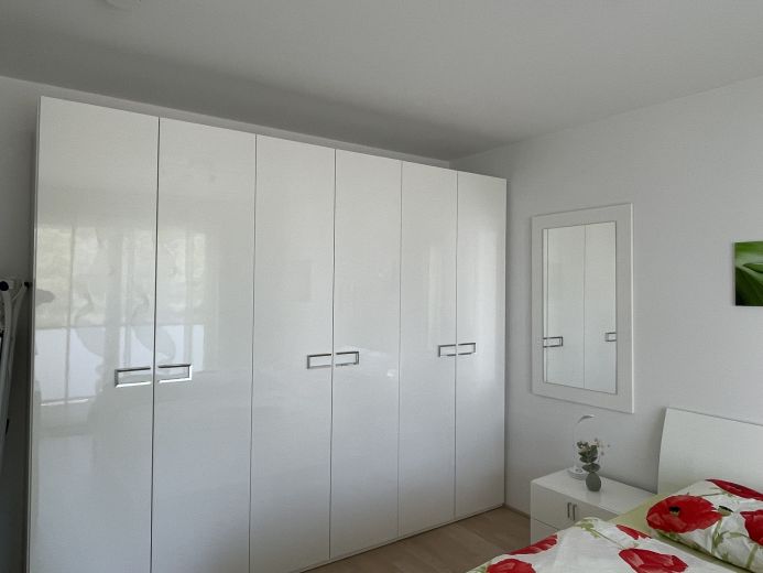 Möblierte, modern eingerichtete und komfortabel ausgestattete Wohnung direkt am Park