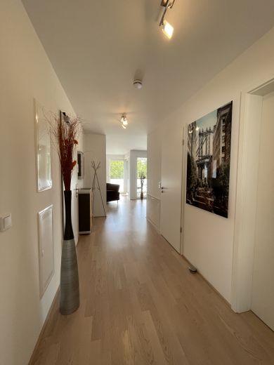 Möblierte, modern eingerichtete und komfortabel ausgestattete Wohnung direkt am Park
