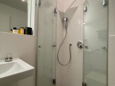 Möblierte, modern eingerichtete und komfortabel ausgestattete Wohnung direkt am Park
