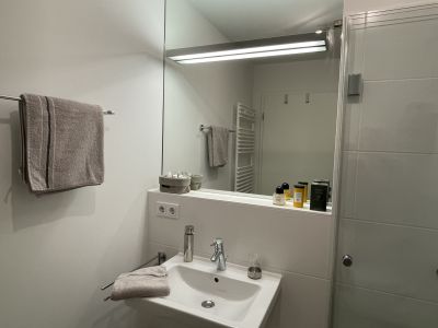 Möblierte, modern eingerichtete und komfortabel ausgestattete Wohnung direkt am Park