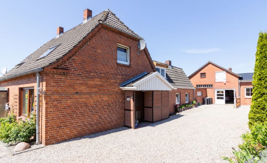 Doppelhaushälfte mit Werkstatt/Atelier