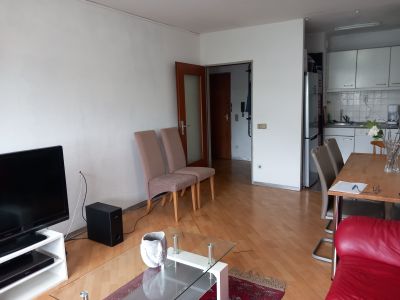 Wunderschoene Wohnung mit direktem Anschluss an Dusseldorf und nahe Gruener See!