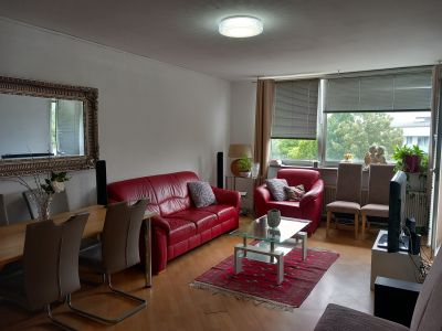 Wunderschoene Wohnung mit direktem Anschluss an Dusseldorf und nahe Gruener See!