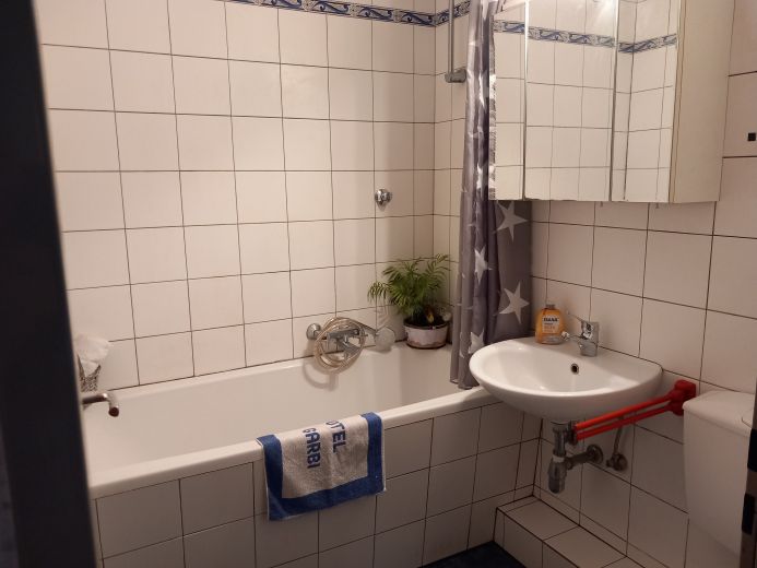 Wunderschoene Wohnung mit direktem Anschluss an Dusseldorf und nahe Gruener See!