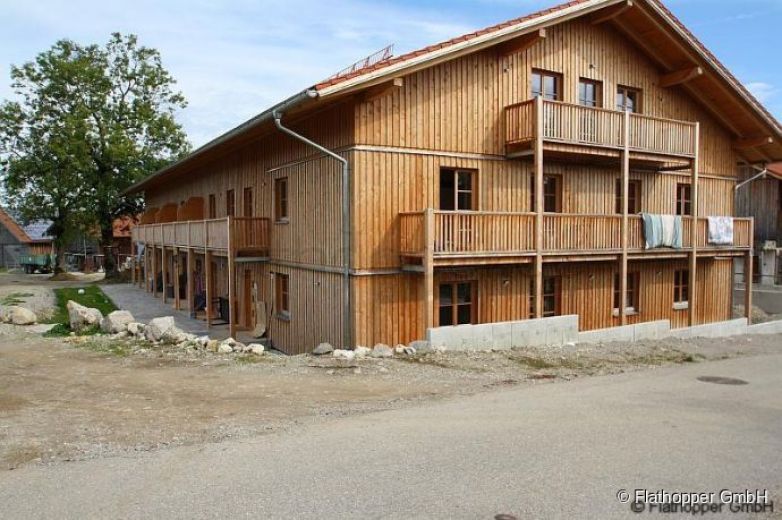 1,5 Zimmer-Galerie-Wohnung im Holzhaus mit Balkon - bei Otterfing