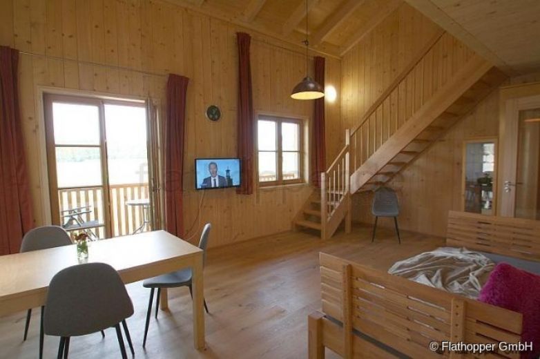 1,5 Zimmer-Galerie-Wohnung im Holzhaus mit Balkon - bei Otterfing