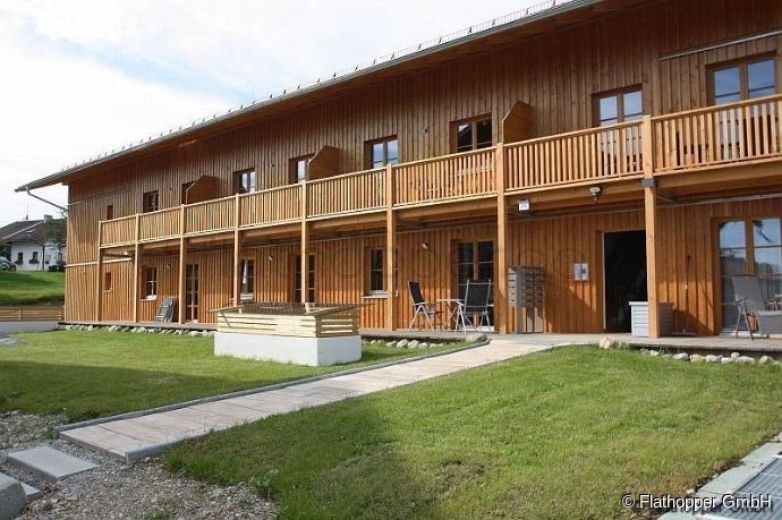 1,5 Zimmer-Galerie-Wohnung im Holzhaus mit Balkon - bei Otterfing