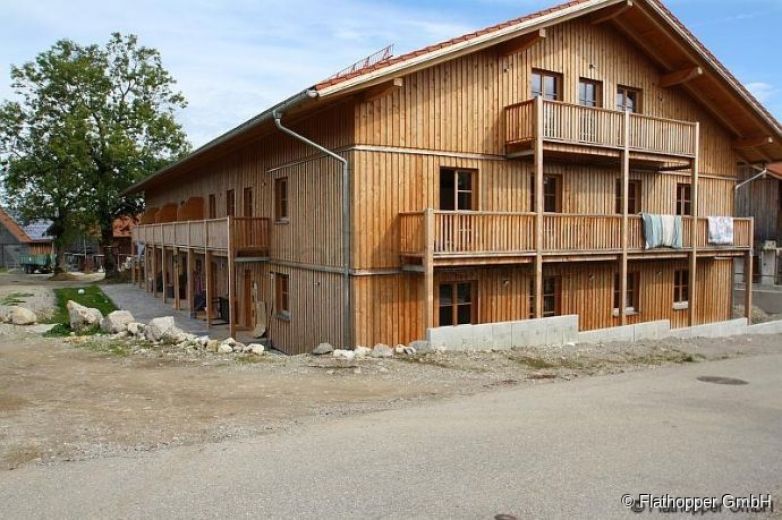 1,5 Zimmer-Galerie-Wohnung im Holzhaus mit Balkon - bei Otterfing