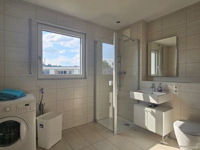 Moderne 3-Zimmer-Neubauwohnung mit Balkon und Stellplatz in Freising bei München