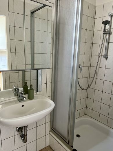 Sehr zentrale & möblierte 2-Zimmer-Altbauwohnung in Bornheim Mitte zur Zwischenmiete (23.10.25 bis 31.01.2026)
