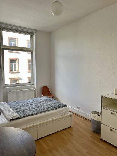 Sehr zentrale & möblierte 2-Zimmer-Altbauwohnung in Bornheim Mitte zur Zwischenmiete (23.10.25 bis 31.01.2026)