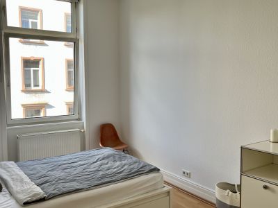 Sehr zentrale & möblierte 2-Zimmer-Altbauwohnung in Bornheim Mitte zur Zwischenmiete (23.10.25 bis 31.01.2026)