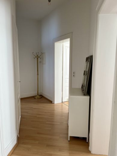 Sehr zentrale & möblierte 2-Zimmer-Altbauwohnung in Bornheim Mitte zur Zwischenmiete (23.10.25 bis 31.01.2026)