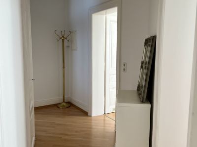Sehr zentrale & möblierte 2-Zimmer-Altbauwohnung in Bornheim Mitte zur Zwischenmiete (23.10.25 bis 31.01.2026)