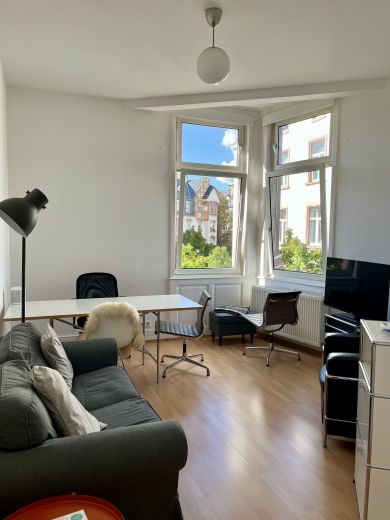 Sehr zentrale & möblierte 2-Zimmer-Altbauwohnung in Bornheim Mitte zur Zwischenmiete (23.10.25 bis 31.01.2026)