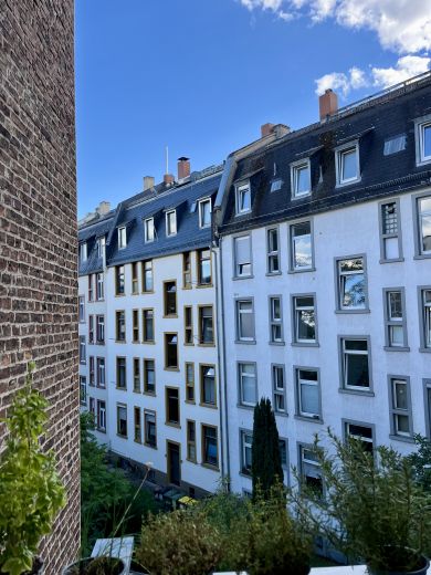 Sehr zentrale & möblierte 2-Zimmer-Altbauwohnung in Bornheim Mitte zur Zwischenmiete (23.10.25 bis 31.01.2026)