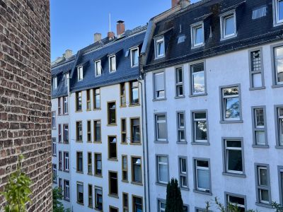 Sehr zentrale & möblierte 2-Zimmer-Altbauwohnung in Bornheim Mitte zur Zwischenmiete (23.10.25 bis 31.01.2026)