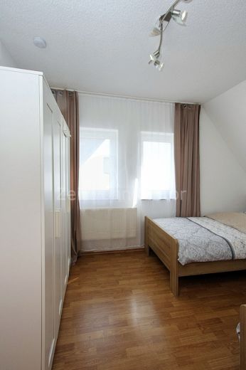 Top möblierte Doppelhaushälfte – 3 Schlafzimmer, 3 Stellplätze!