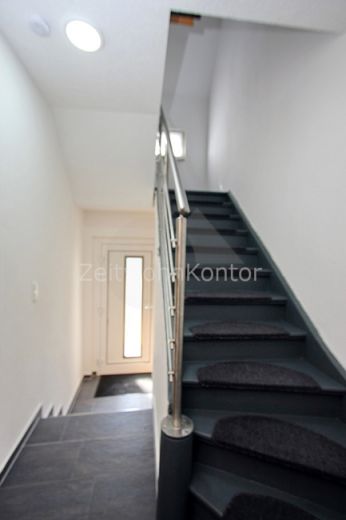 Top möblierte Doppelhaushälfte – 3 Schlafzimmer, 3 Stellplätze!