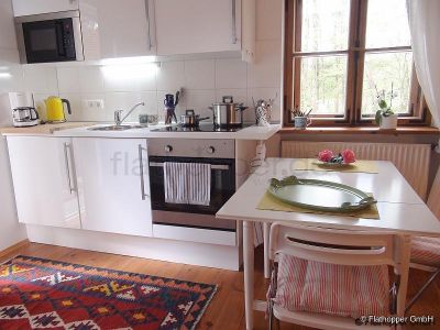 Charmante, renovierte und ruhige 2-Zimmer- Wohnung mit Sonnenterrasse im Vorgarten Münchens-Moosach