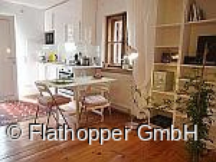 Charmante, renovierte und ruhige 2-Zimmer- Wohnung mit Sonnenterrasse im Vorgarten Münchens-Moosach