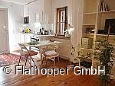 Charmante, renovierte und ruhige 2-Zimmer- Wohnung mit Sonnenterrasse im Vorgarten Münchens-Moosach