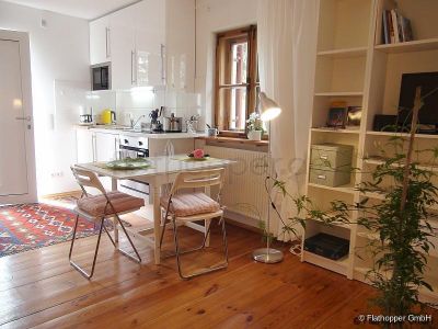 Charmante, renovierte und ruhige 2-Zimmer- Wohnung mit Sonnenterrasse im Vorgarten Münchens-Moosach