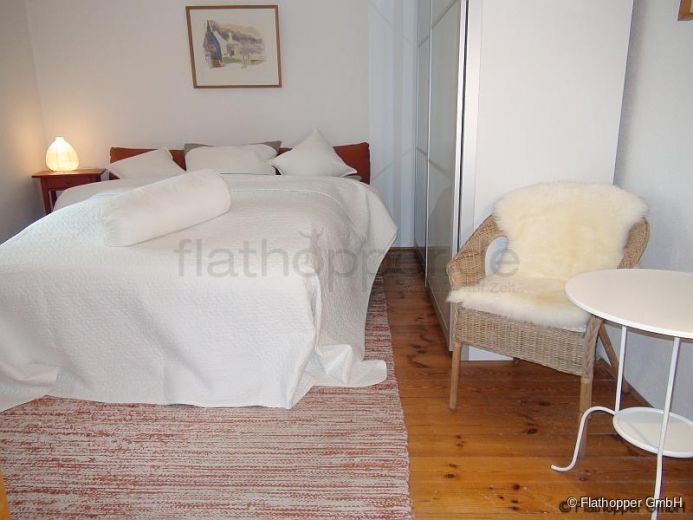 Charmante, renovierte und ruhige 2-Zimmer- Wohnung mit Sonnenterrasse im Vorgarten Münchens-Moosach