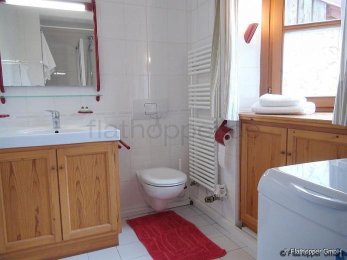 Charmante, renovierte und ruhige 2-Zimmer- Wohnung mit Sonnenterrasse im Vorgarten Münchens-Moosach