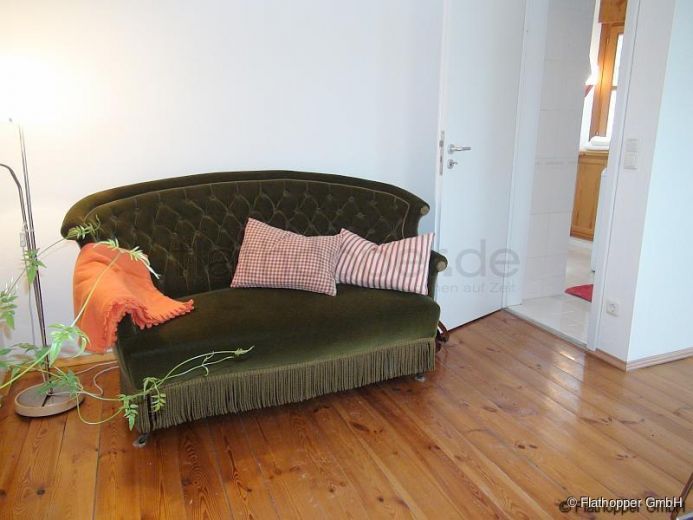 Charmante, renovierte und ruhige 2-Zimmer- Wohnung mit Sonnenterrasse im Vorgarten M&uuml;nchens-Moosach