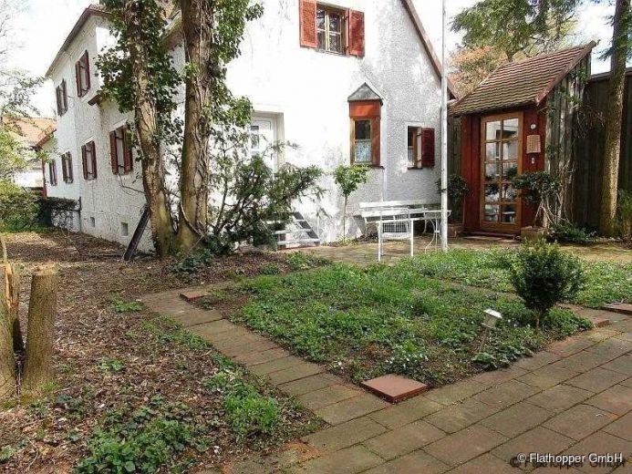 Charmante, renovierte und ruhige 2-Zimmer- Wohnung mit Sonnenterrasse im Vorgarten M&uuml;nchens-Moosach