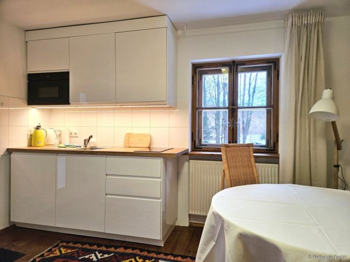 Charmante, renovierte und ruhige 2-Zimmer- Wohnung mit Sonnenterrasse im Vorgarten M&uuml;nchens-Moosach