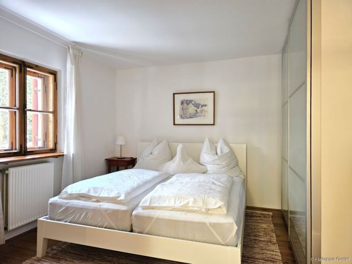 Charmante, renovierte und ruhige 2-Zimmer- Wohnung mit Sonnenterrasse im Vorgarten M&uuml;nchens-Moosach