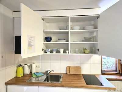 Charmante, renovierte und ruhige 2-Zimmer- Wohnung mit Sonnenterrasse im Vorgarten M&uuml;nchens-Moosach