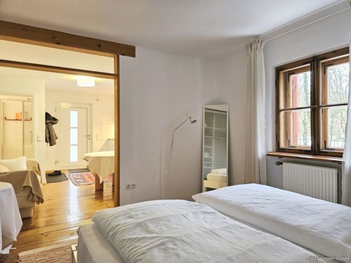 Charmante, renovierte und ruhige 2-Zimmer- Wohnung mit Sonnenterrasse im Vorgarten M&uuml;nchens-Moosach