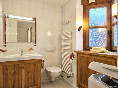 Charmante, renovierte und ruhige 2-Zimmer- Wohnung mit Sonnenterrasse im Vorgarten M&uuml;nchens-Moosach