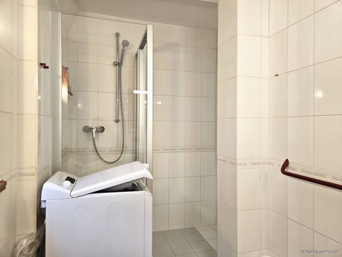 Charmante, renovierte und ruhige 2-Zimmer- Wohnung mit Sonnenterrasse im Vorgarten M&uuml;nchens-Moosach