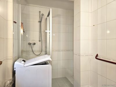 Charmante, renovierte und ruhige 2-Zimmer- Wohnung mit Sonnenterrasse im Vorgarten M&uuml;nchens-Moosach