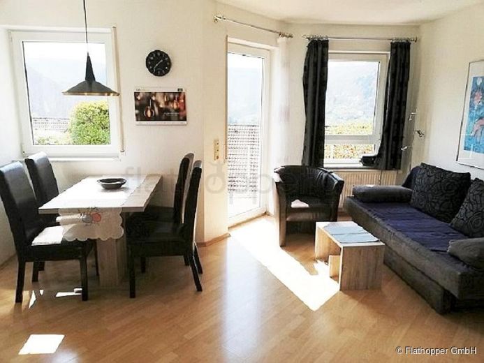 Gemütliche 2-Zimmer-Wohnung mit Terrasse und Parkplatz in Bad Urach- Zwischenmiete