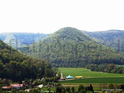 Gemütliche 2-Zimmer-Wohnung mit Terrasse und Parkplatz in Bad Urach- Zwischenmiete