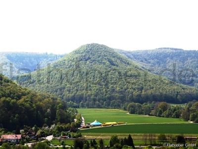 Gem&uuml;tliche 2-Zimmer-Wohnung mit Terrasse und Parkplatz in Bad Urach- Zwischenmiete