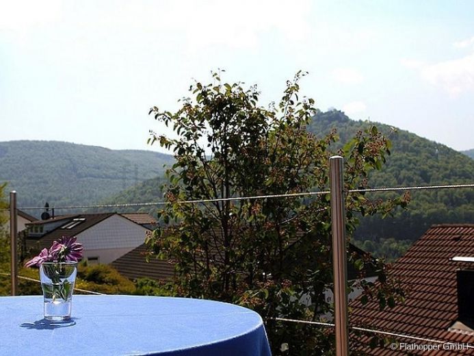 Gem&uuml;tliche 2-Zimmer-Wohnung mit Terrasse und Parkplatz in Bad Urach- Zwischenmiete