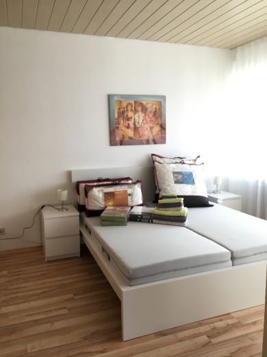 Grosse 2-Zimmer-Wohnung 90qm mit 2 Balkonen, nahe Zentrum und Parks