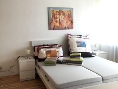 Grosse 2-Zimmer-Wohnung 90qm mit 2 Balkonen, nahe Zentrum und Parks