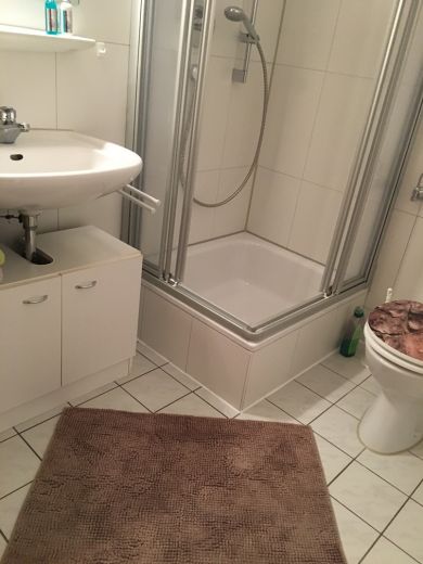 Grosse 2-Zimmer-Wohnung 90qm mit 2 Balkonen, nahe Zentrum und Parks