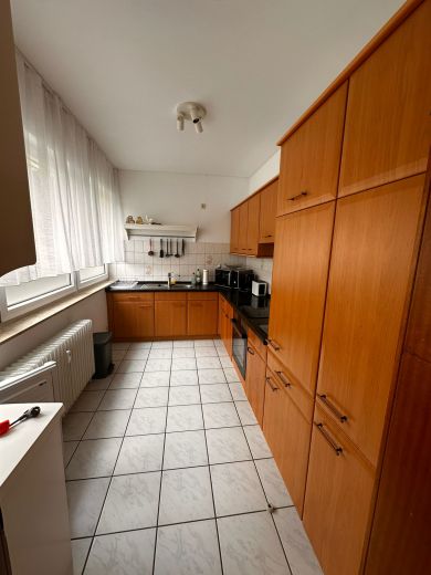 Grosse 2-Zimmer-Wohnung 90qm mit 2 Balkonen, nahe Zentrum und Parks