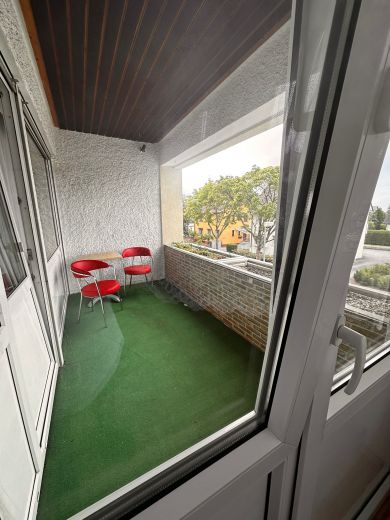 Grosse 2-Zimmer-Wohnung 90qm mit 2 Balkonen, nahe Zentrum und Parks