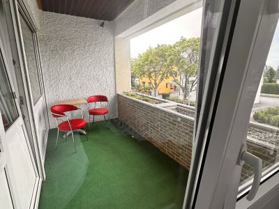 Grosse 2-Zimmer-Wohnung 90qm mit 2 Balkonen, nahe Zentrum und Parks