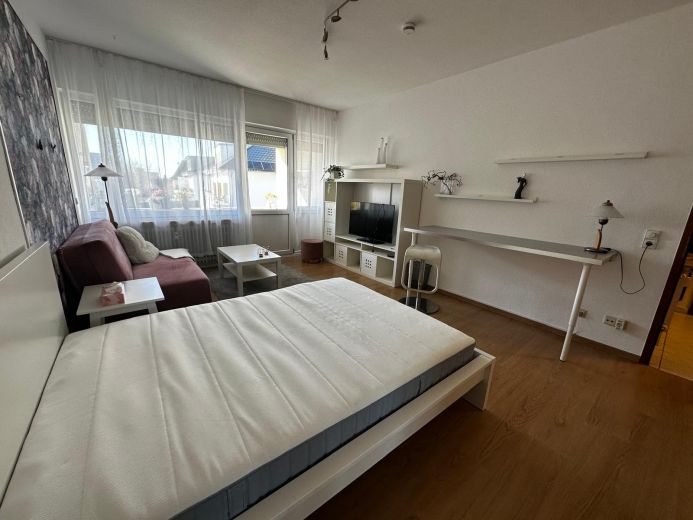 Studio 33qm, komplett möbliert, Nahe Zentrum, mit Küche, Bad, Balkon, KFZ-Stellplatz